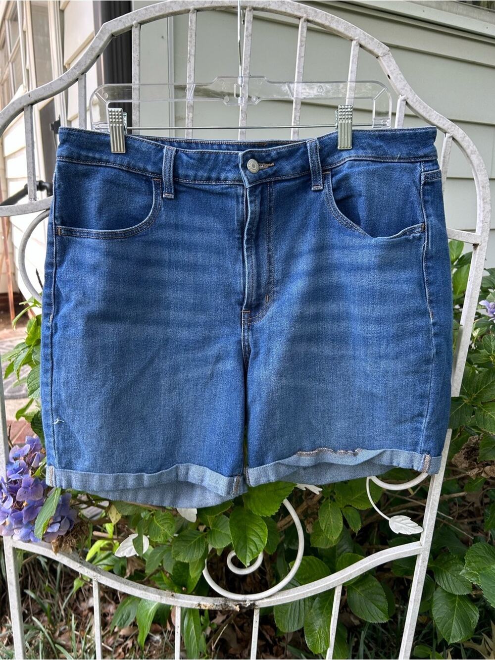 OLD NAVY distressed high rise jean shorts size 16 stretch cuffed mid length